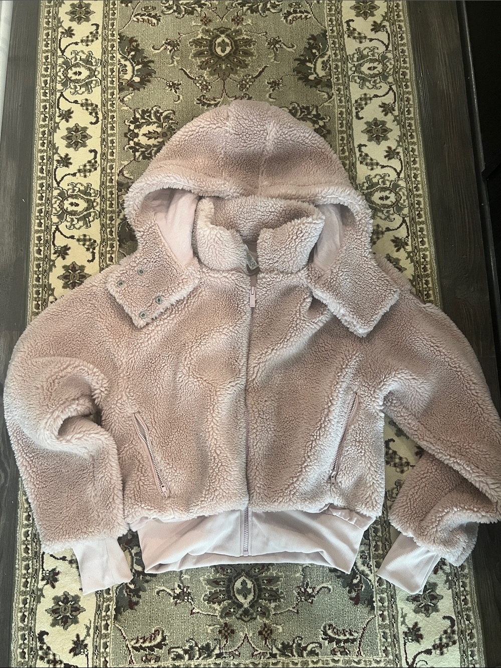 ALO Yoga foxy Sherpa jacket Xs Plush Sherpa Bomber Jacket - Light Pink